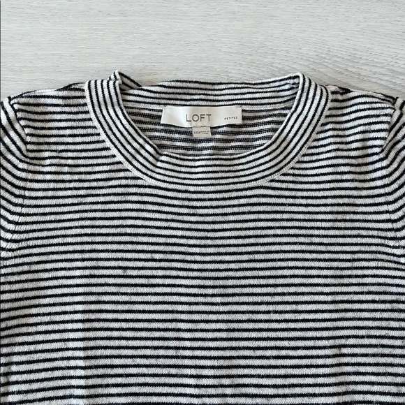 LOFT Sweater - Picture 2 of 6